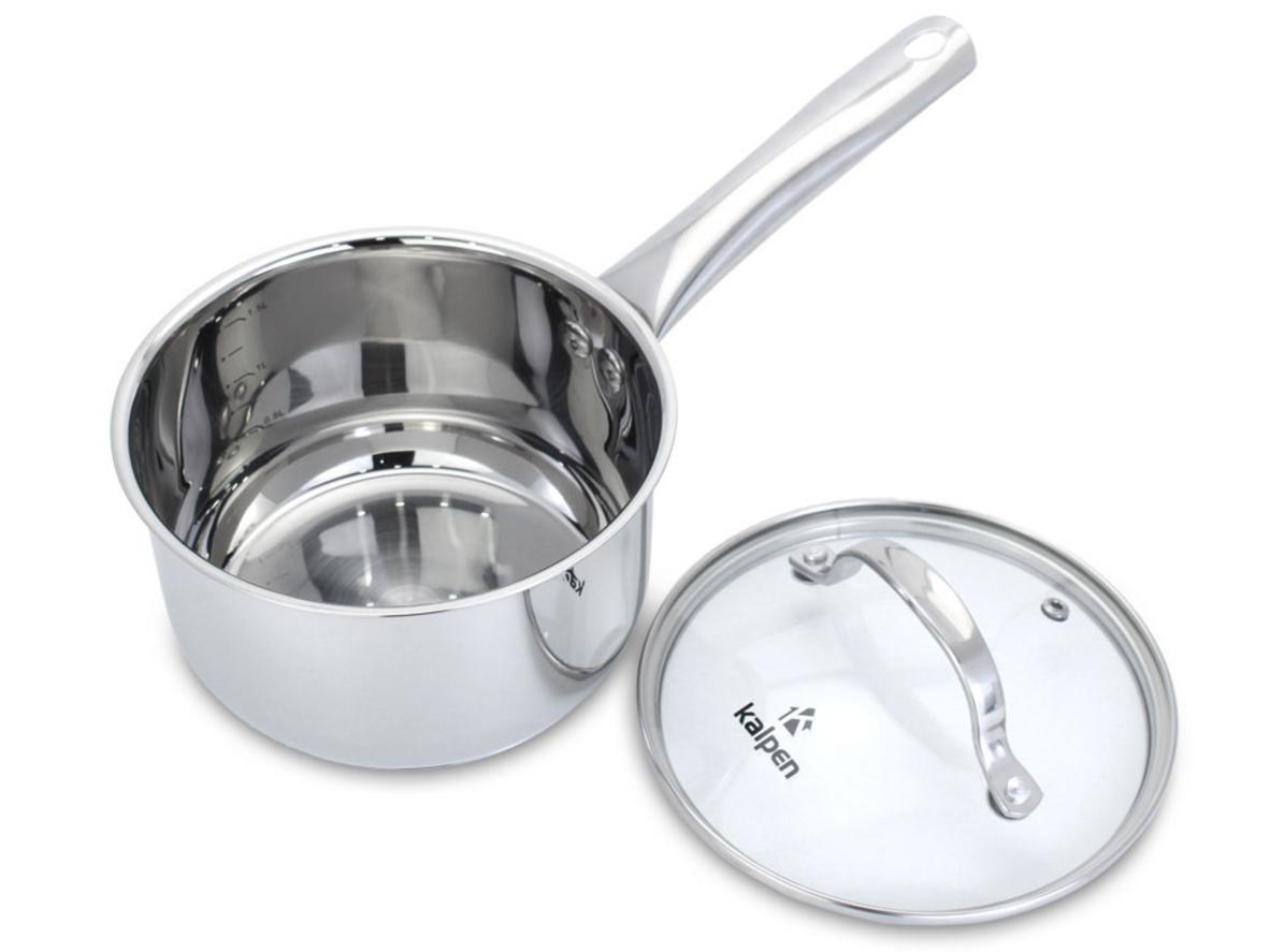 Vung kính cường lực và vạch chia giúp nấu tiện hơn