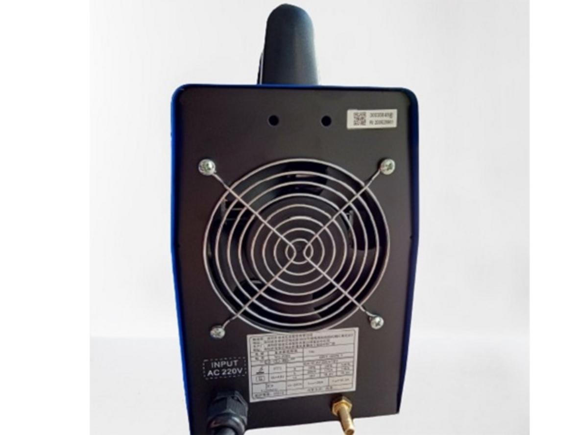 Cụm 12 MOSFET (K4107) và 12 đi-ốt (XS4202) giúp máy ổn định tải tốt hơn.