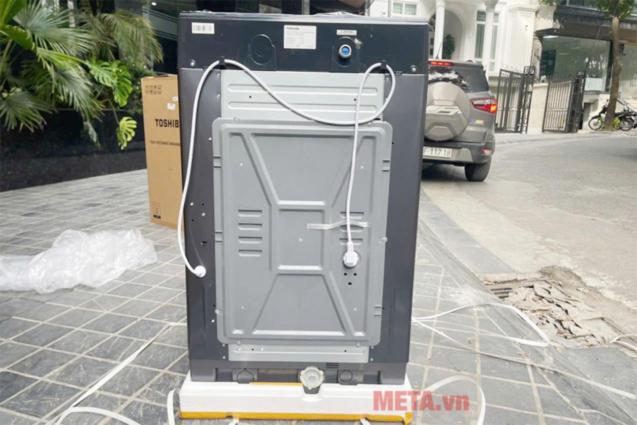 Dung tích 13kg và 8 chương trình giặt đáp ứng tốt nhu cầu của gia đình đông người.