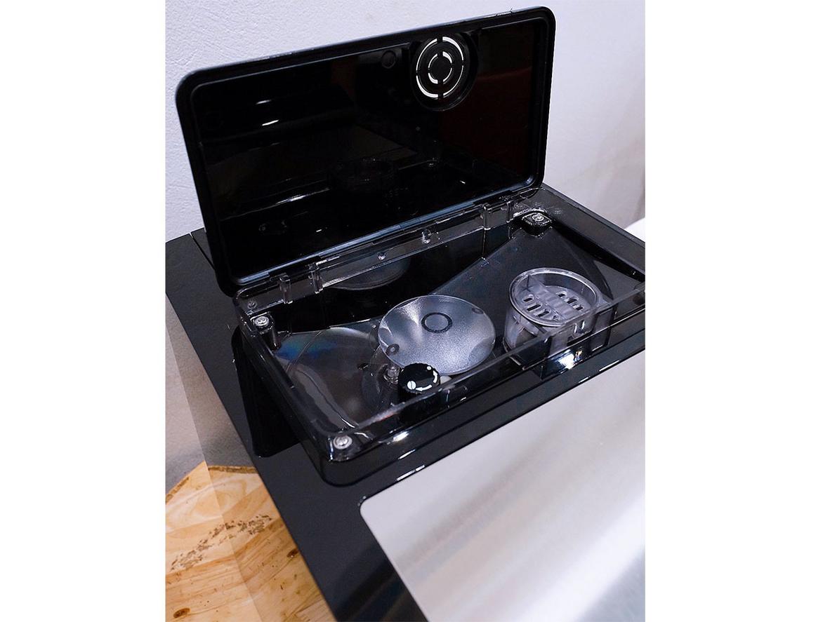 Áp suất 19 bar và công suất 1.200–1.500W giúp pha nhanh, ổn định.