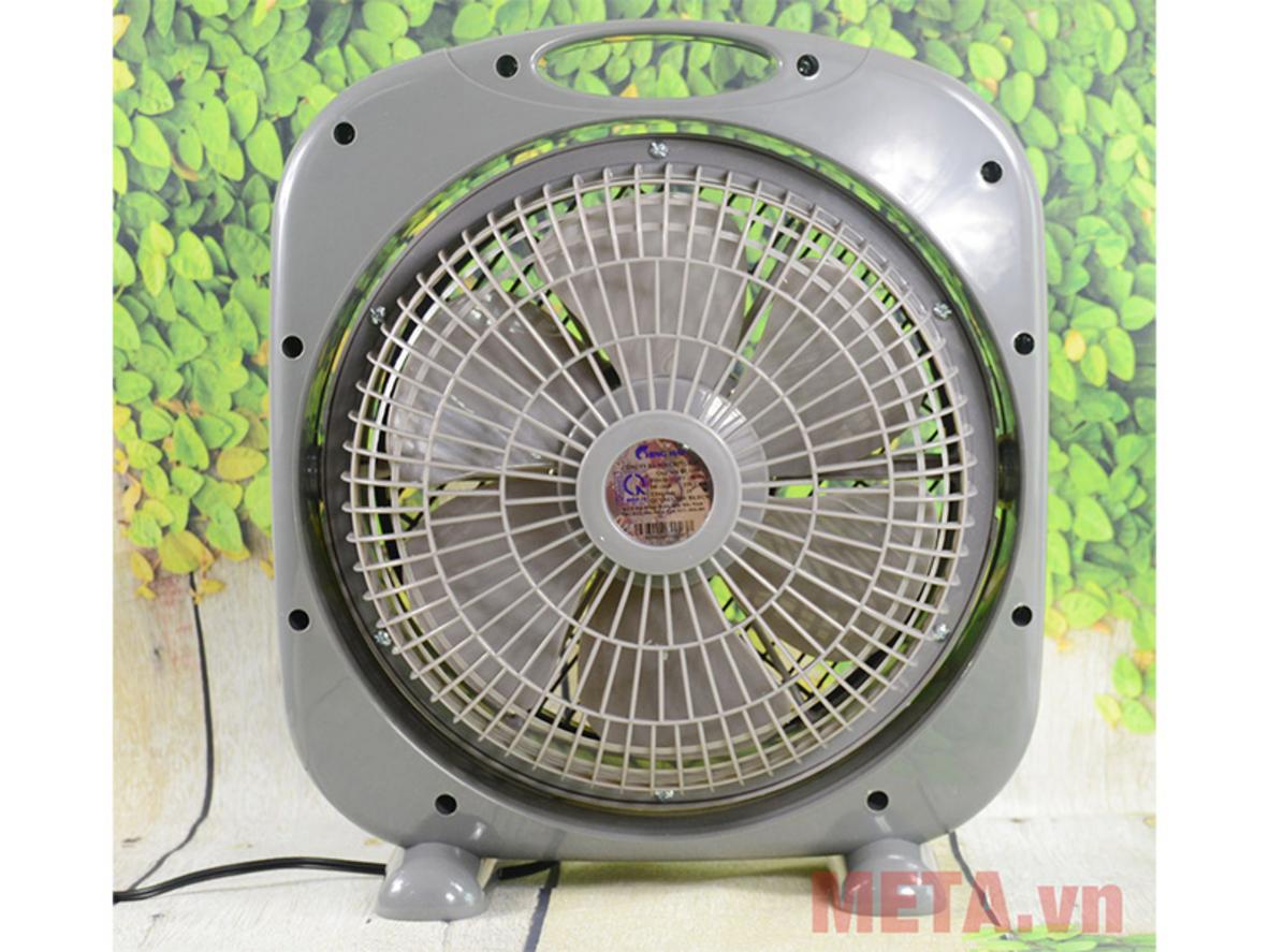 3 mức gió và đảo gió giúp làm mát linh hoạt hơn.