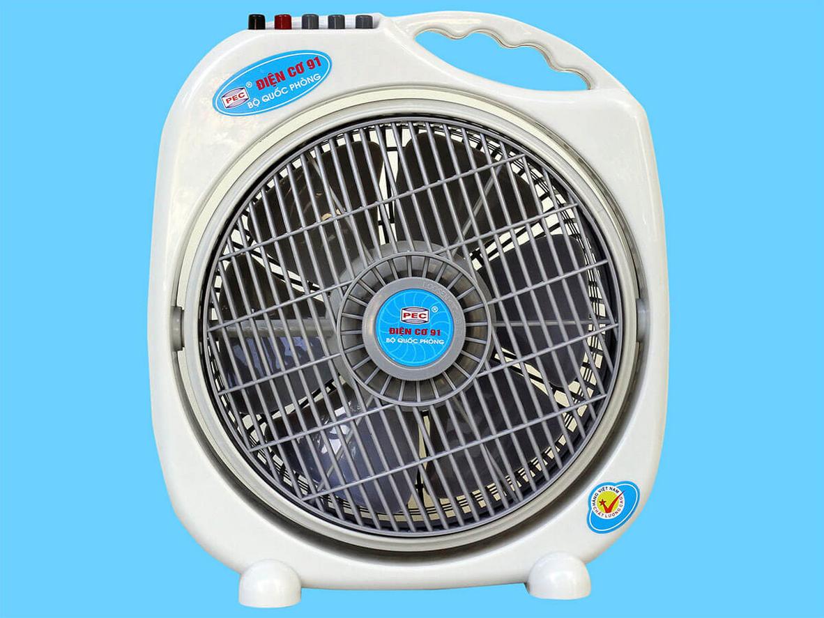 6 cánh, công suất 37W cho luồng gió dịu và ổn định.