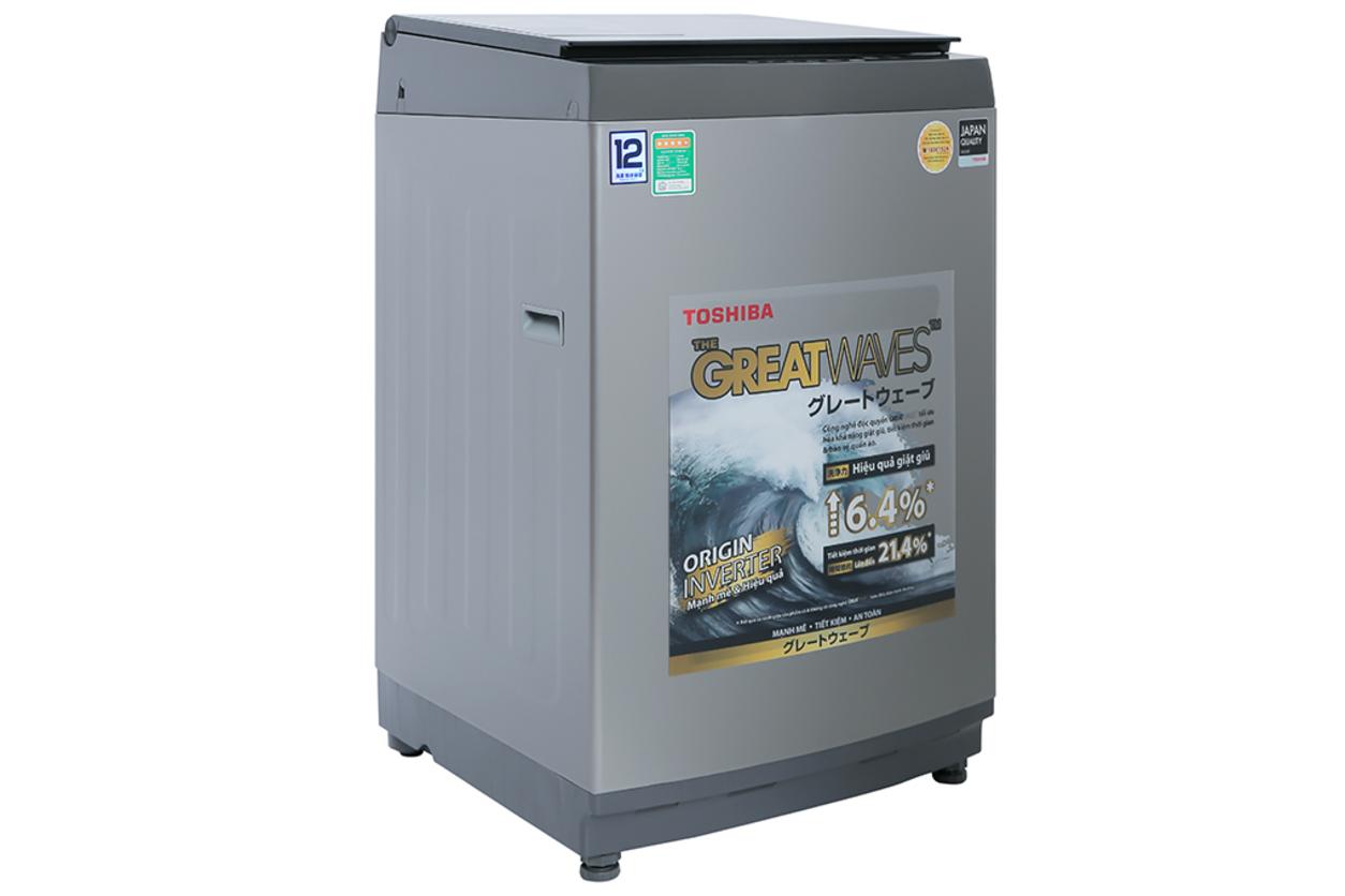 Tốc độ vắt 700 vòng/phút giúp quần áo khô nhanh hơn sau mỗi mẻ giặt.