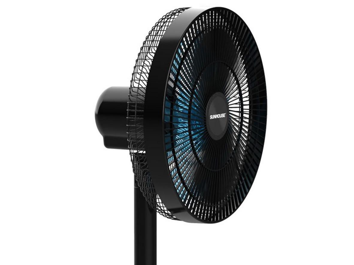 8 cánh và sải cánh 35cm giúp gió tỏa đều hơn