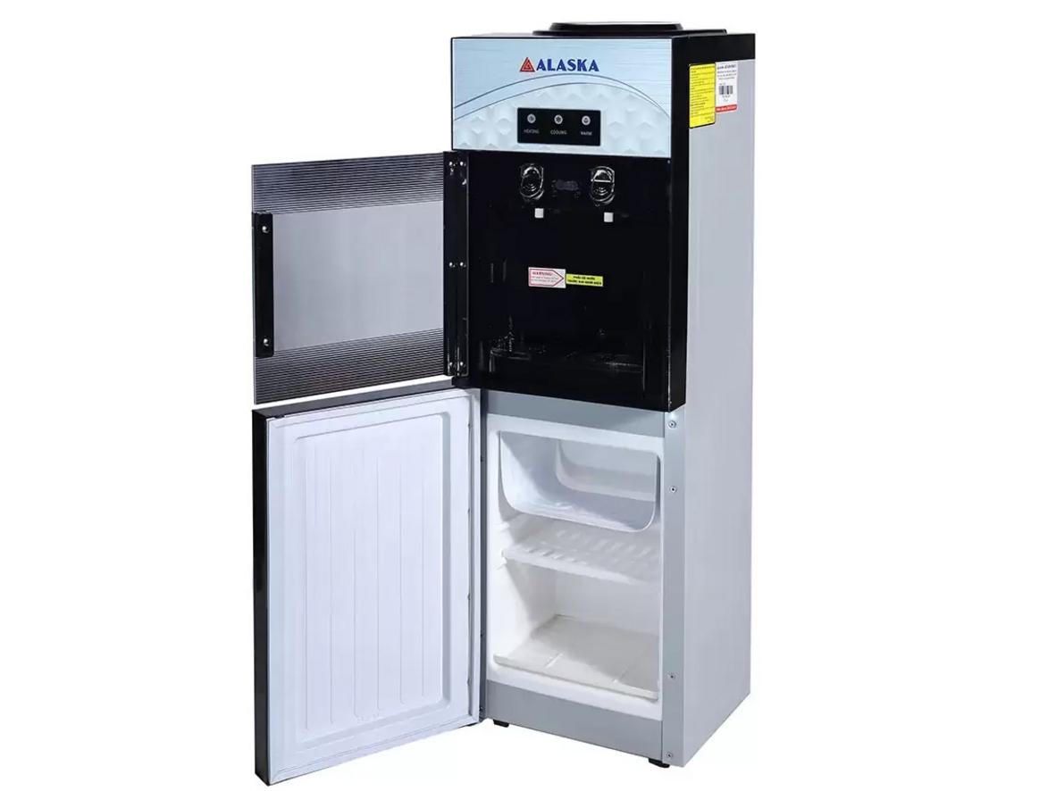 2 vòi nóng lạnh hỗ trợ lấy nước nhanh cho nhiều nhu cầu hằng ngày.