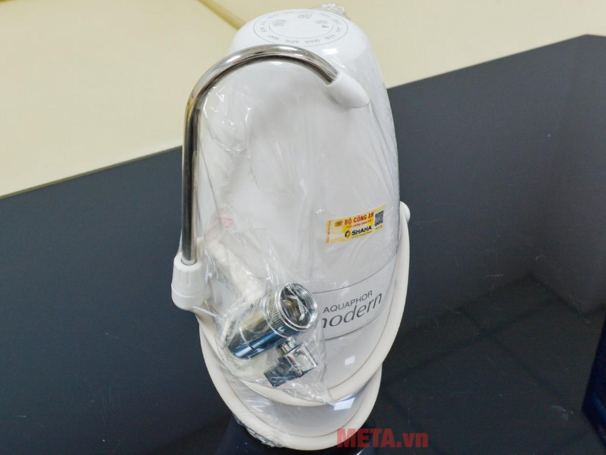 Aquaphor Modern có công suất 4.000 lít và lưu lượng 1–1,2 lít/phút.