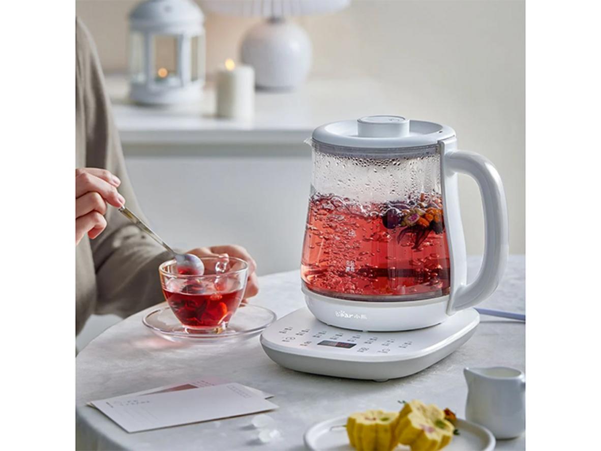 Bear YSH-D15V7 phù hợp gia đình nhỏ, văn phòng và người yêu trà.