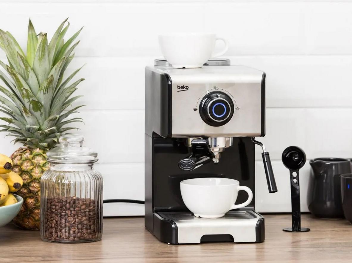 Áp suất 15 bar hỗ trợ espresso đậm vị và crema mịn hơn.