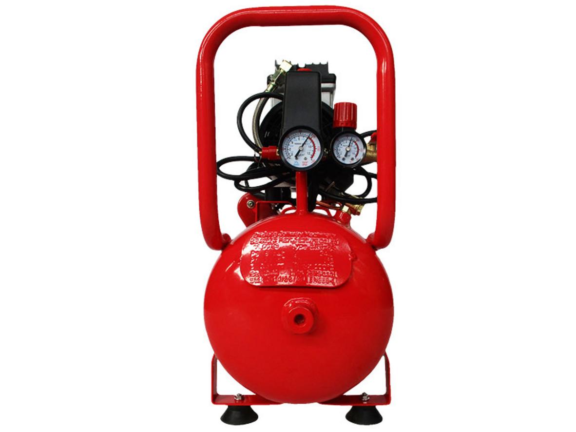 Bình 24L, 95L/phút và 8 Bar đáp ứng tốt nhu cầu dùng hằng ngày.