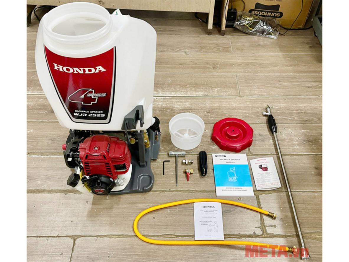 Bình 25 lít giúp giảm số lần châm thuốc khi làm việc diện tích lớn.
