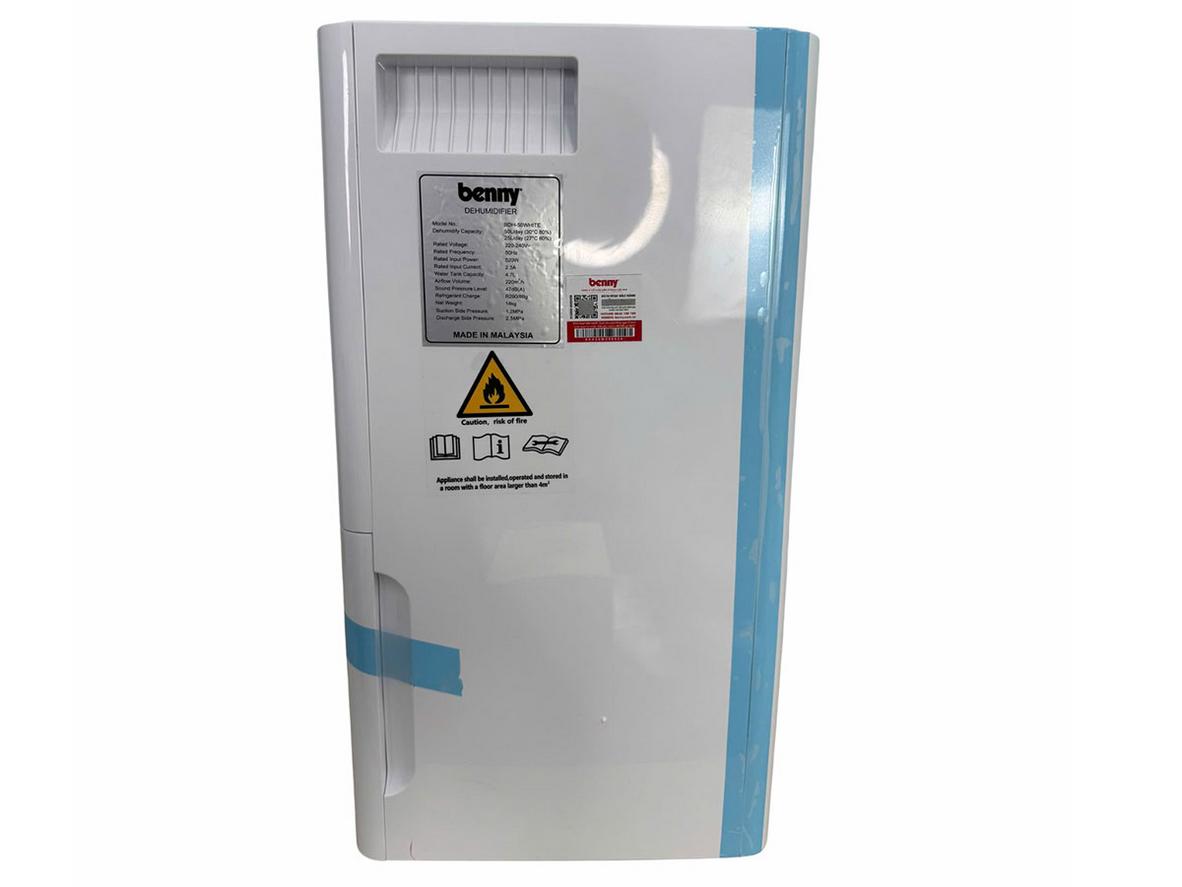 Bình chứa 4,8 lít và xả nước liên tục giúp vận hành lâu hơn