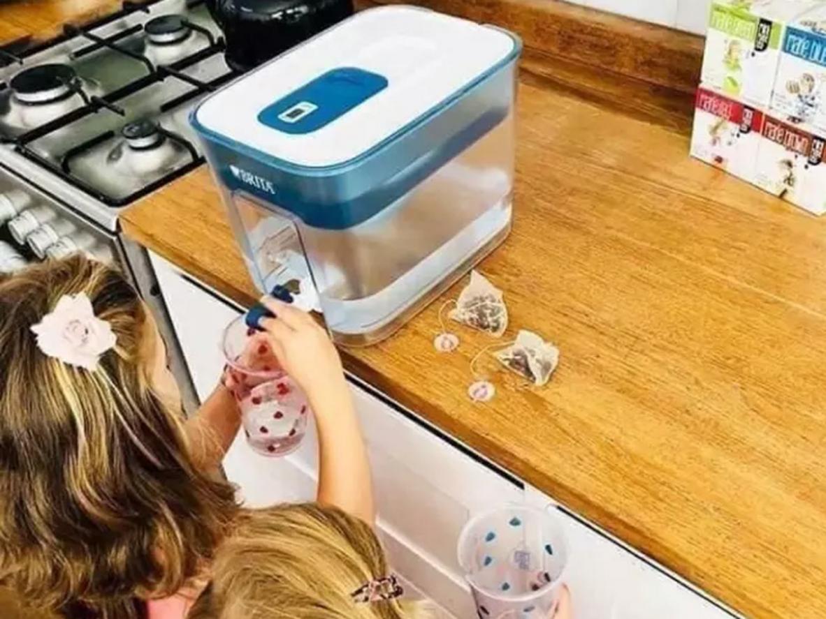 Tổng quan Bình lọc nước Brita Flow Basic Blue 8.2L (có sẵn 1 lõi lọc Maxtra Pro)