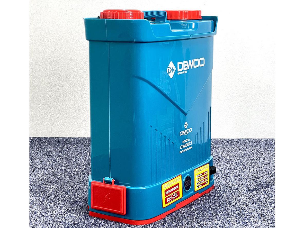 Dung tích 20 lít giúp giảm số lần châm thuốc, tối ưu cho một ca làm việc.