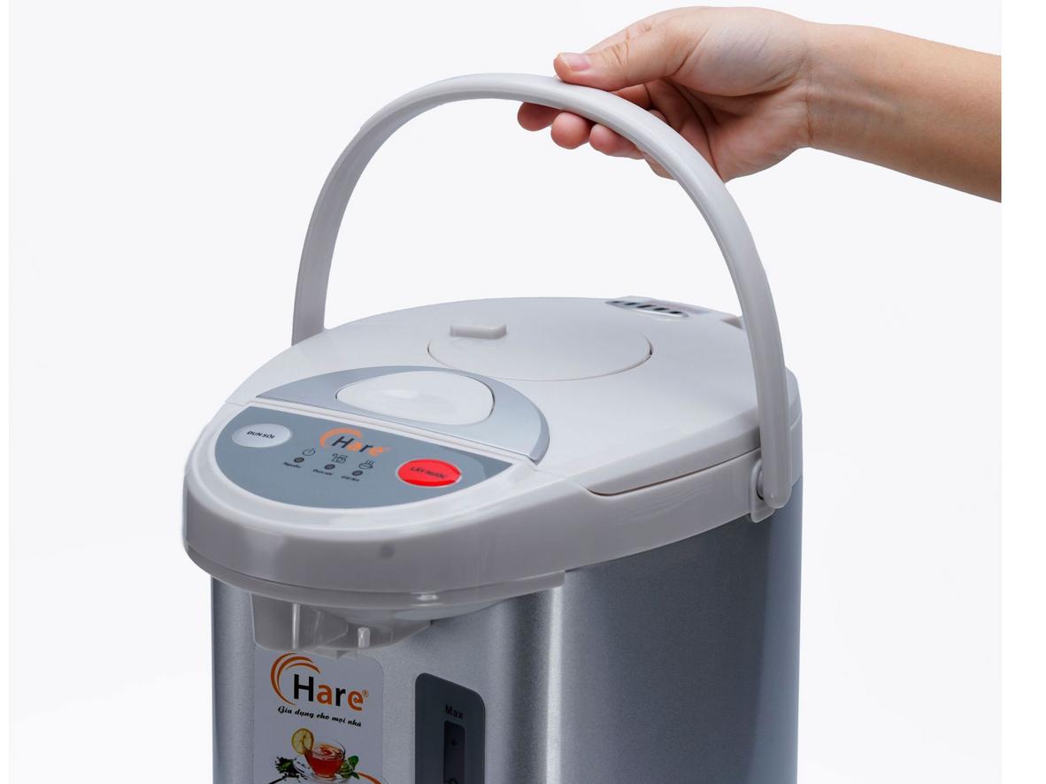 Công suất 750W đáp ứng nhu cầu đun sôi và giữ ấm hằng ngày.