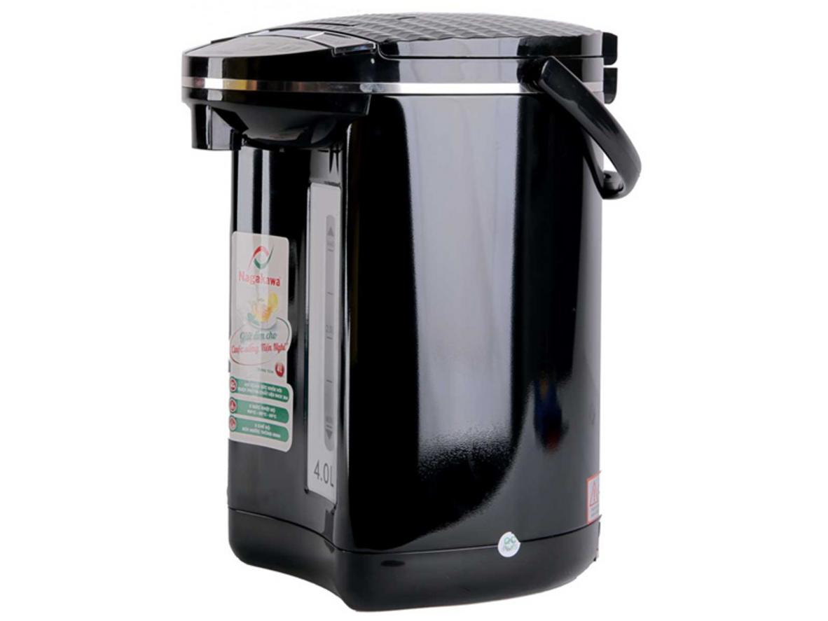 Dung tích 4 lít đáp ứng nhu cầu nước nóng liên tục cho gia đình và văn phòng nhỏ.