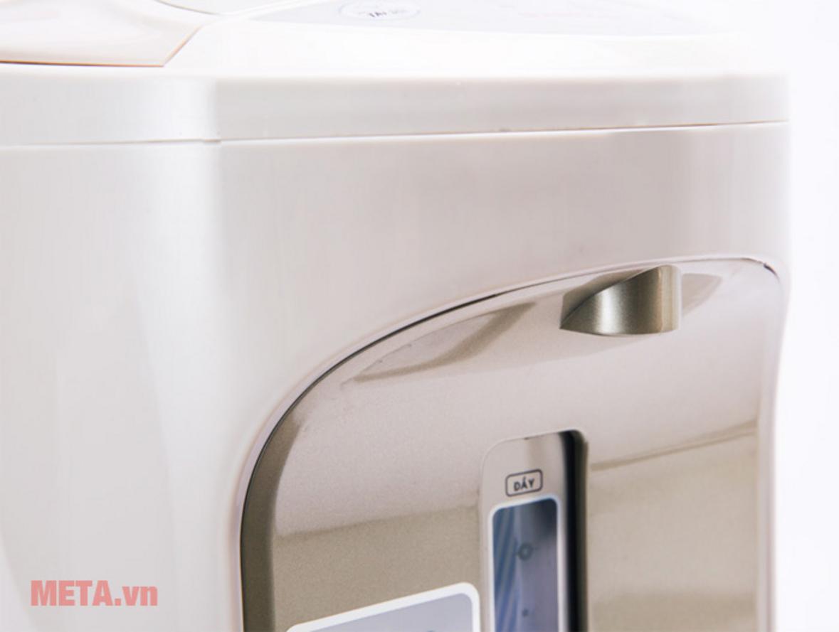 Hai cơ chế rót nước giúp SHD1542 dùng tiện cả khi có điện lẫn khi mất điện.