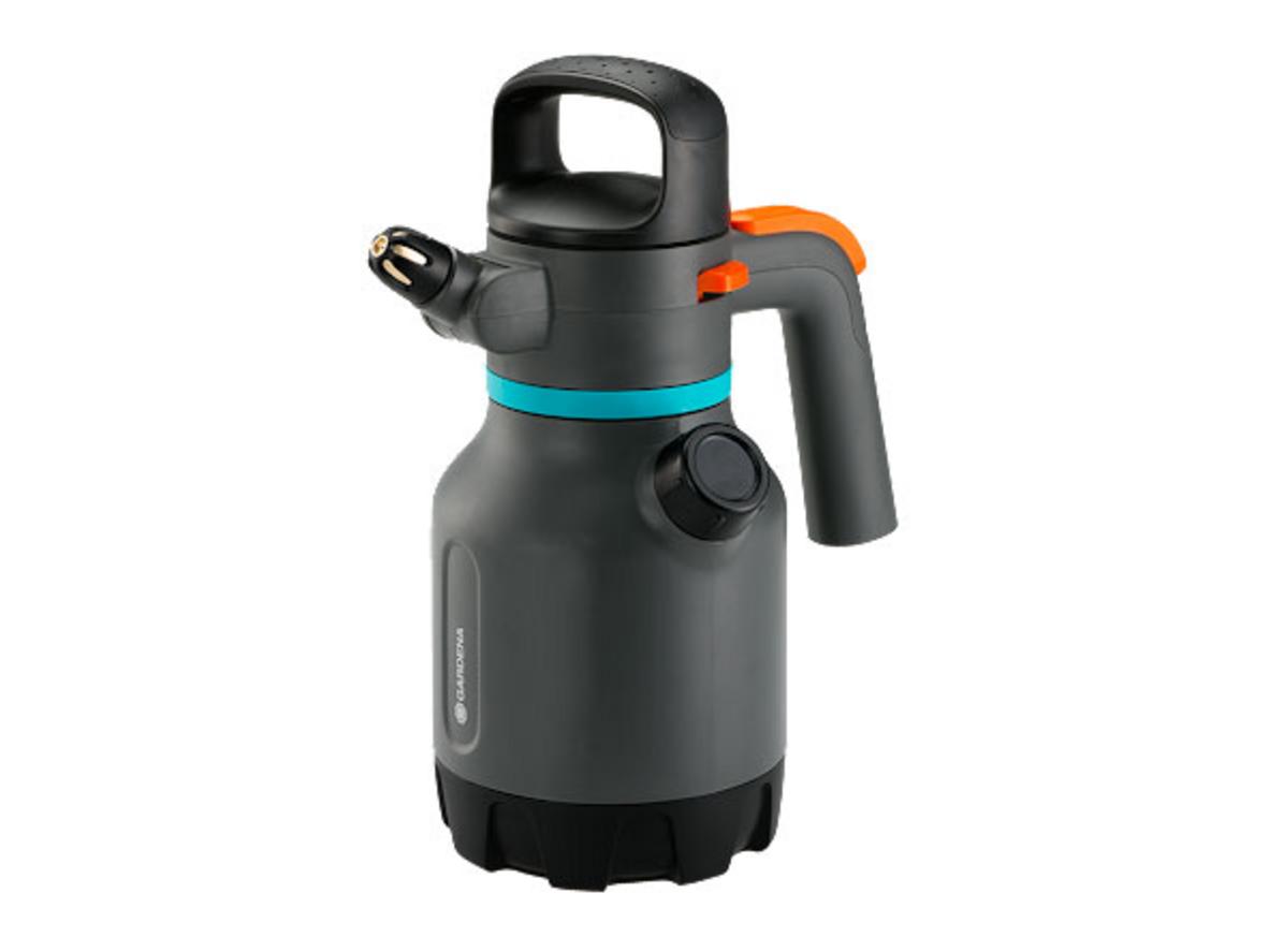Bình tưới cây Gardena 11120-20 gọn nhẹ, phù hợp tưới cây cảnh trong nhà và ban công.