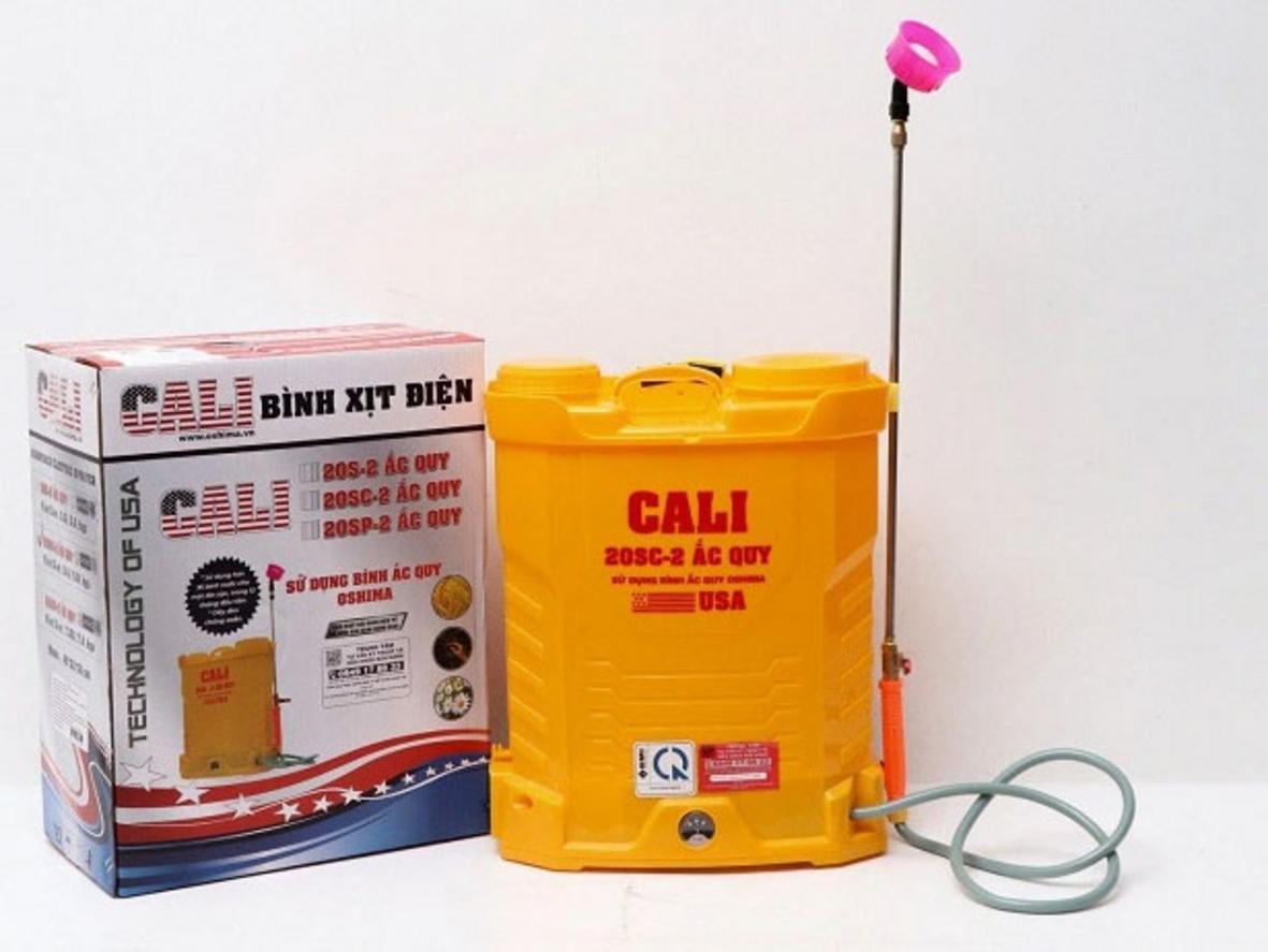 Bình xịt điện Cali CALI20SC - 20 lít với thiết kế gọn, dùng điện và phù hợp phun xịt diện rộng.