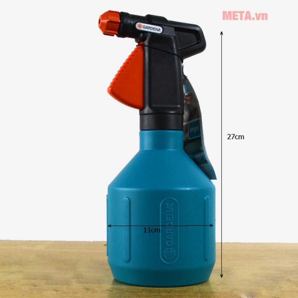 Chi tiết đầu phun, tay cầm và bộ lọc cặn giúp Gardena 00805-20 dễ dùng, ít tắc vòi.
