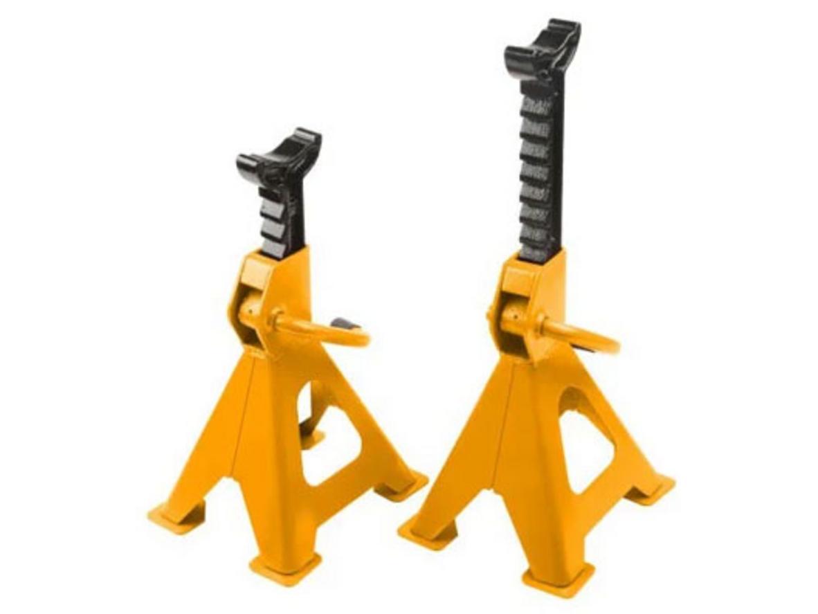 Bộ 2 con đội đứng 2 tấn Tolsen 65482 cho thao tác kê đỡ xe an toàn hơn.