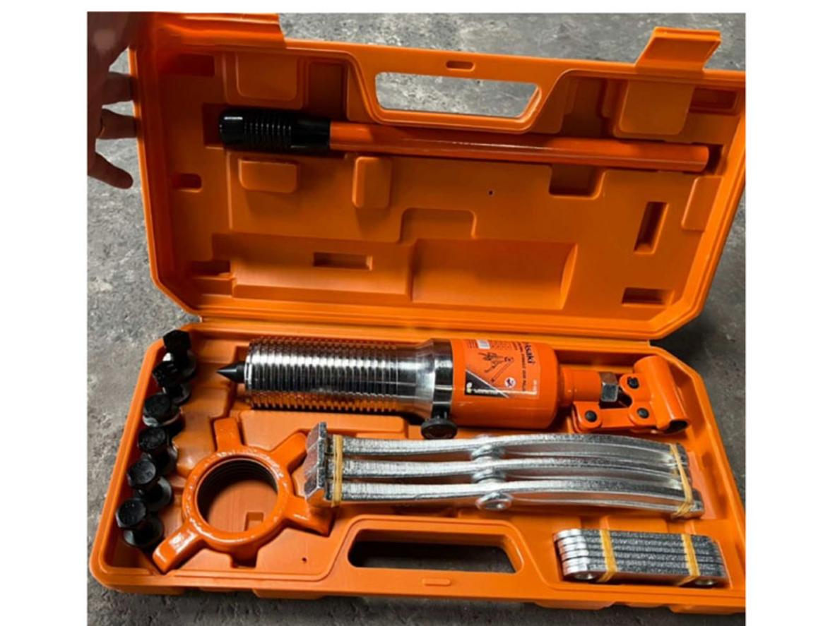 Phân tích chi tiết sức mạnh và ứng dụng của Asaki AK-0610 50 tấn.