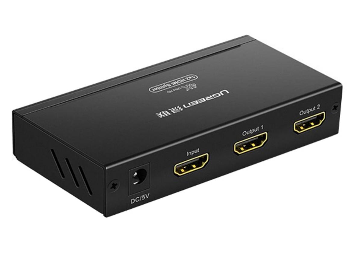 Bộ chia HDMI 1 x 2 Ugreen 40201 với 1 input và 2 output HDMI.
