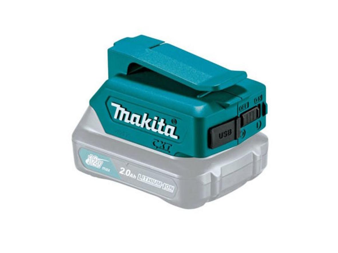Makita ADP06 biến pin 12V Max CXT thành nguồn sạc USB di động.