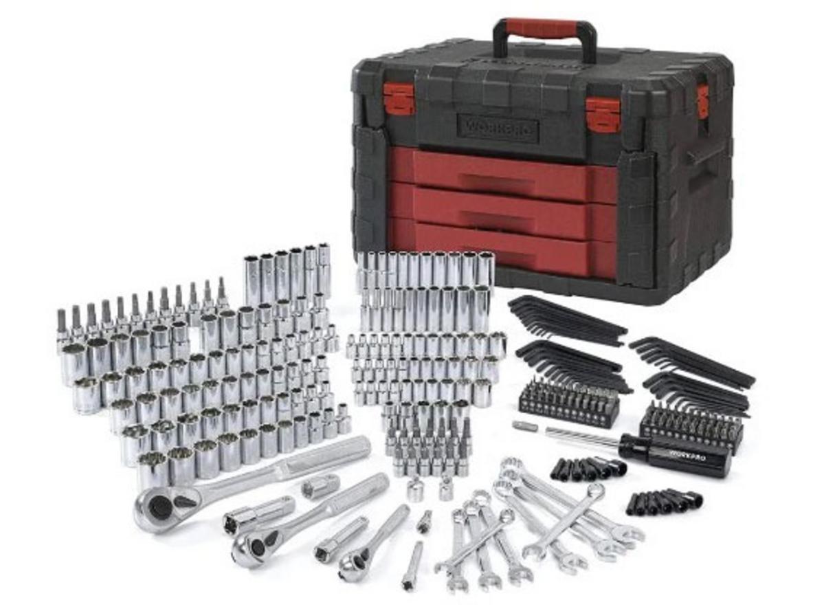 Workpro WP003055 gồm 320 chi tiết, sắp xếp khoa học trong hộp ngăn kéo tiện dụng.