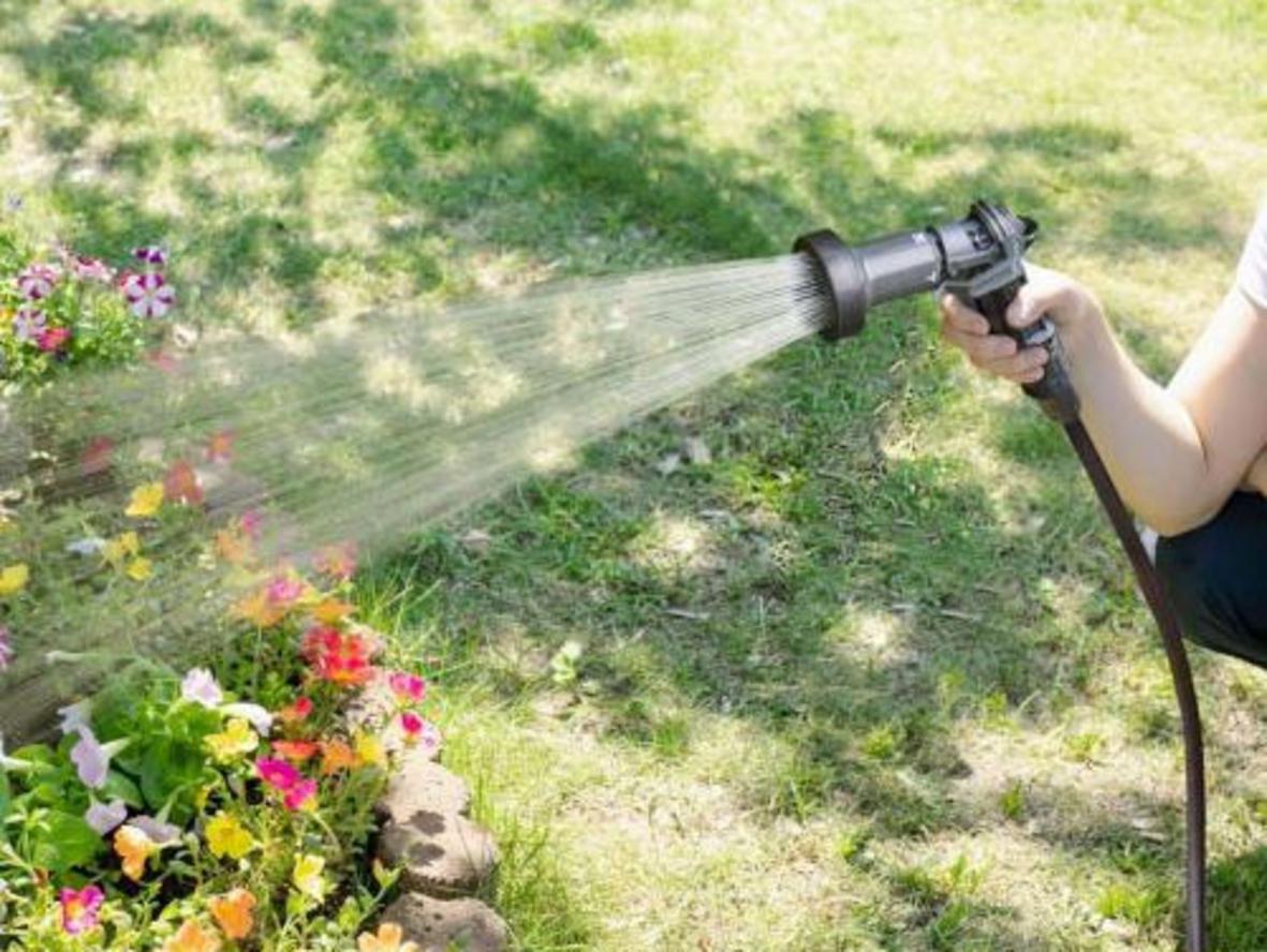 Chi tiết cấu tạo Takagi R220TBR giúp hạn chế xoắn rối và tăng độ bền khi lắp ngoài trời.