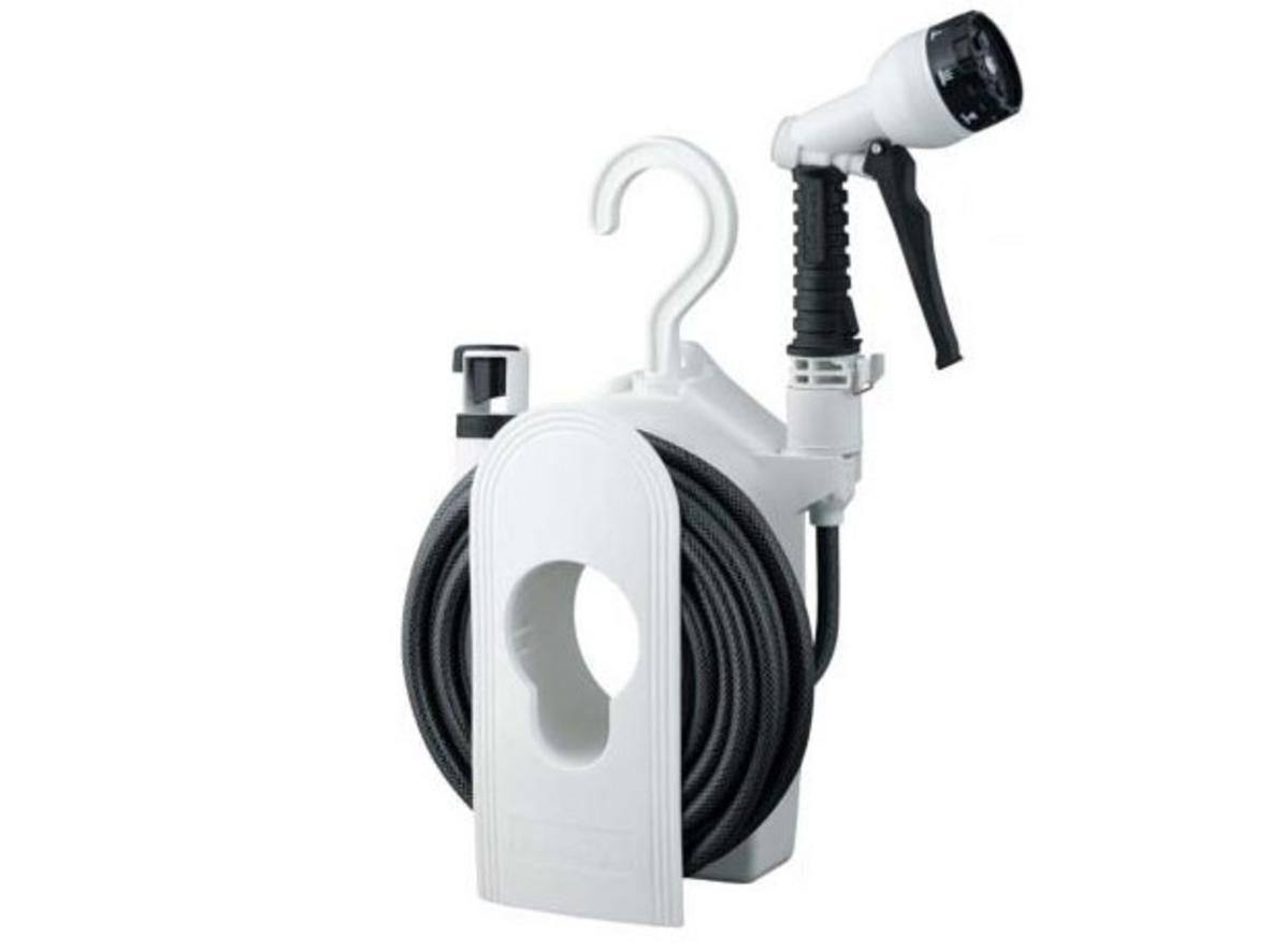 Takagi R110CGVN nhỏ gọn, treo tường tiện lợi cho ban công và sân thượng.
