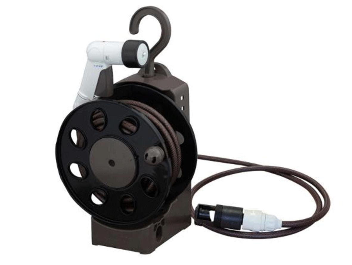 Bộ cuộn vòi tưới cây Takagi Aurora Light 15m gọn nhẹ, phù hợp ban công và sân vườn nhỏ.