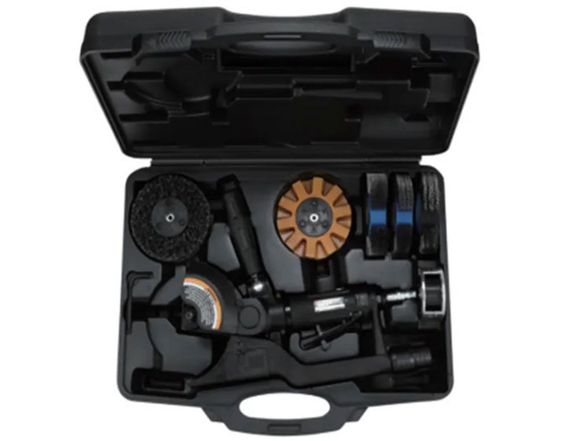 Bộ dụng cụ vệ sinh cơ khí Kawasaki KPT-9880K gọn nhẹ, phù hợp cho xưởng cơ khí và gara.