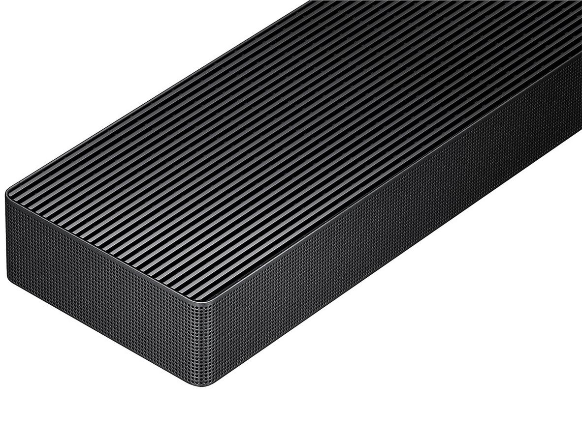 Bộ loa thanh Samsung HW-QS700F/XV mang lại trải nghiệm âm thanh vòm gọn đẹp cho phòng khách hiện đại.
