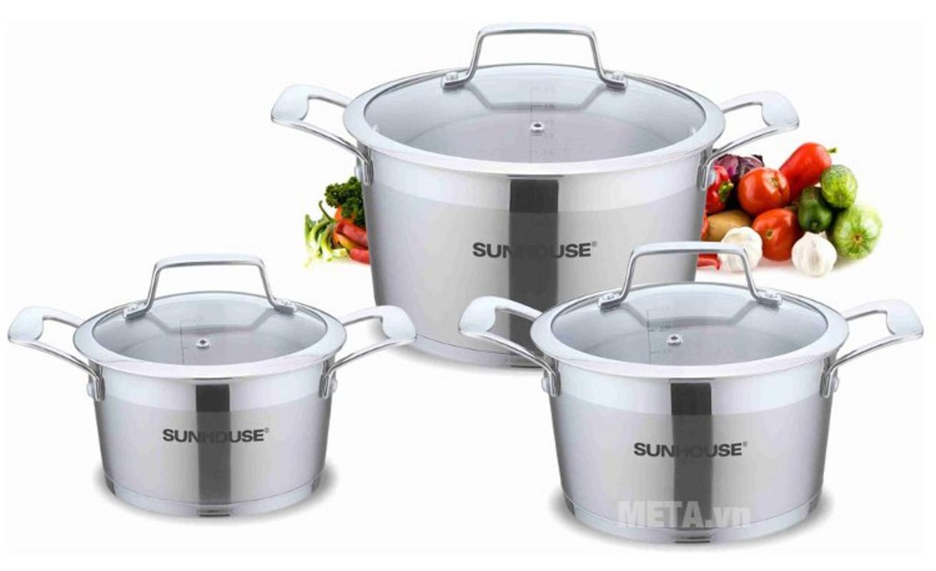 Bộ 3 nồi inox 5 đáy Sunhouse SH779 gồm 3 size tiện dụng cho bếp gia đình.