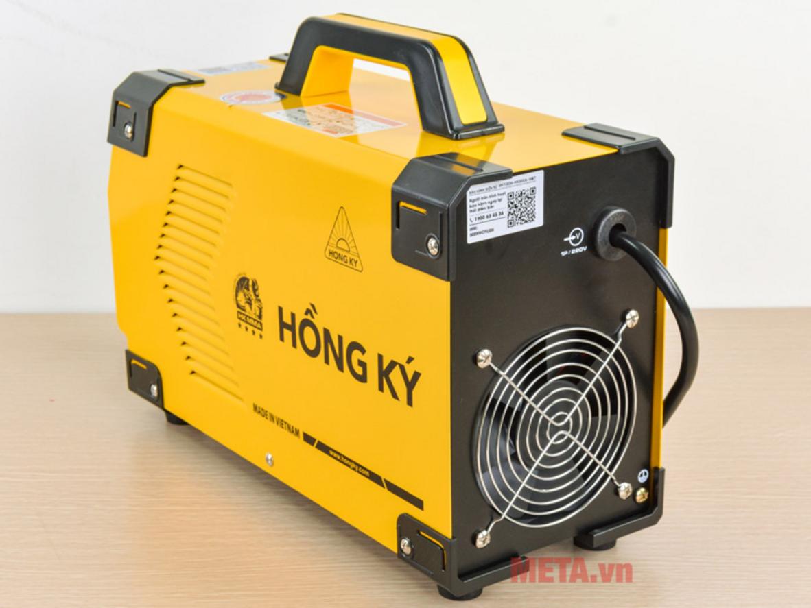 Máy đi kèm kẹp mass và kìm hàn, giúp mở hộp là có thể chuẩn bị vận hành nhanh.