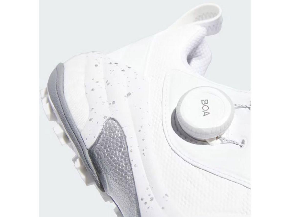 BOA® Fit System giúp giày golf Adidas Codechaos BOA 25 ID8605 ôm chân và chỉnh siết nhanh hơn.