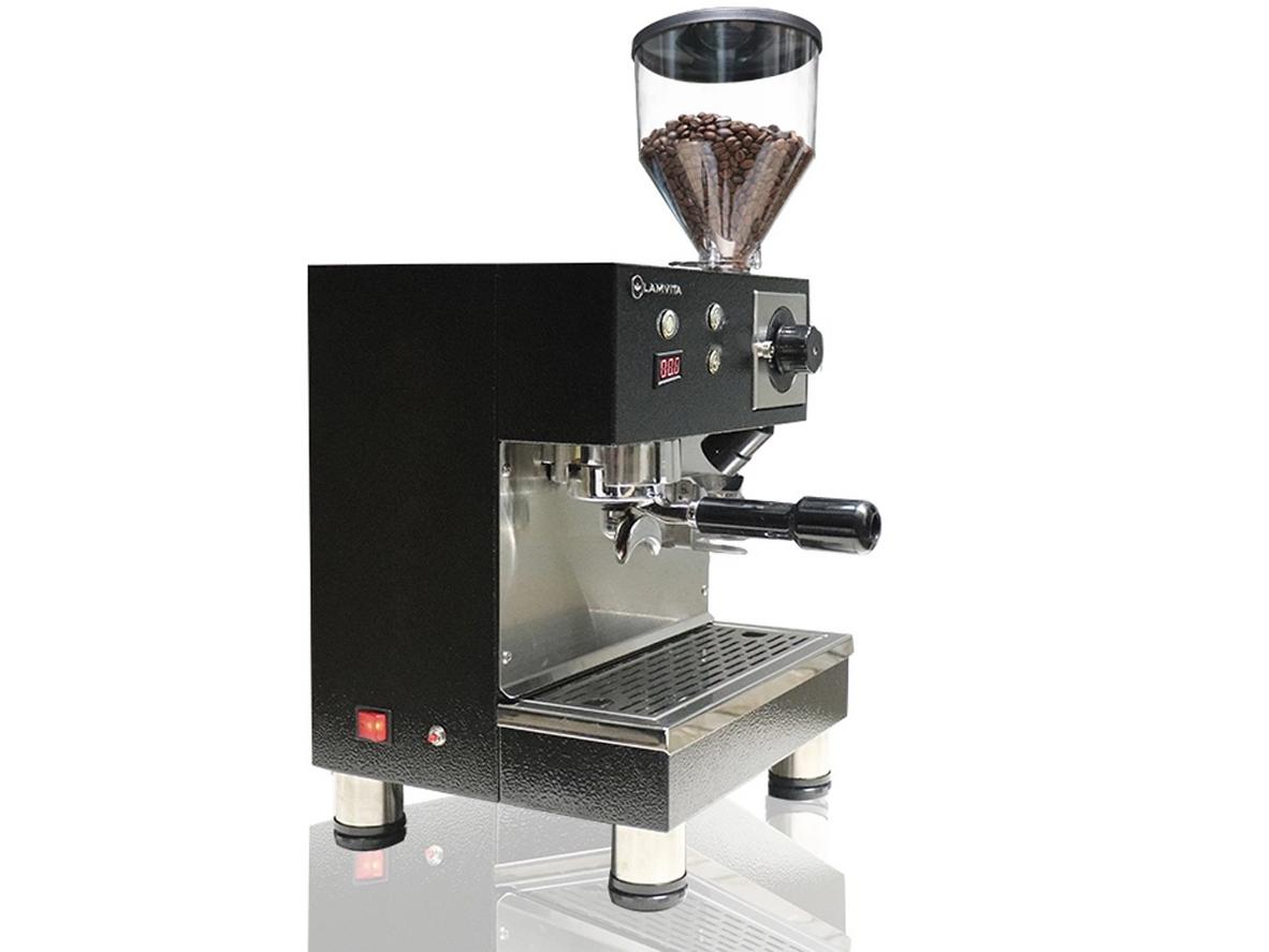 Bơm rung và bình đun trực tiếp hỗ trợ chiết xuất espresso ổn định.