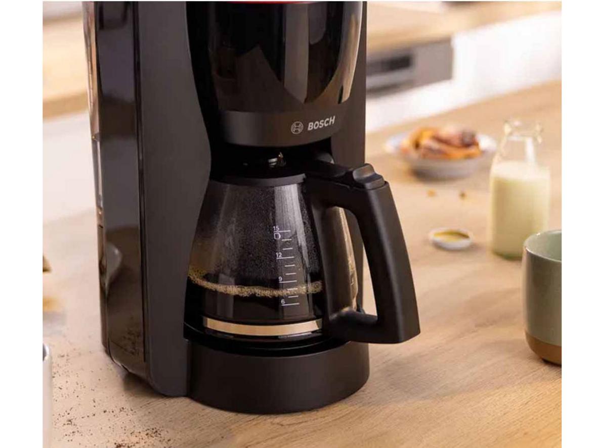 DripStop và giữ ấm tự động giúp phục vụ cà phê sạch và tiện.