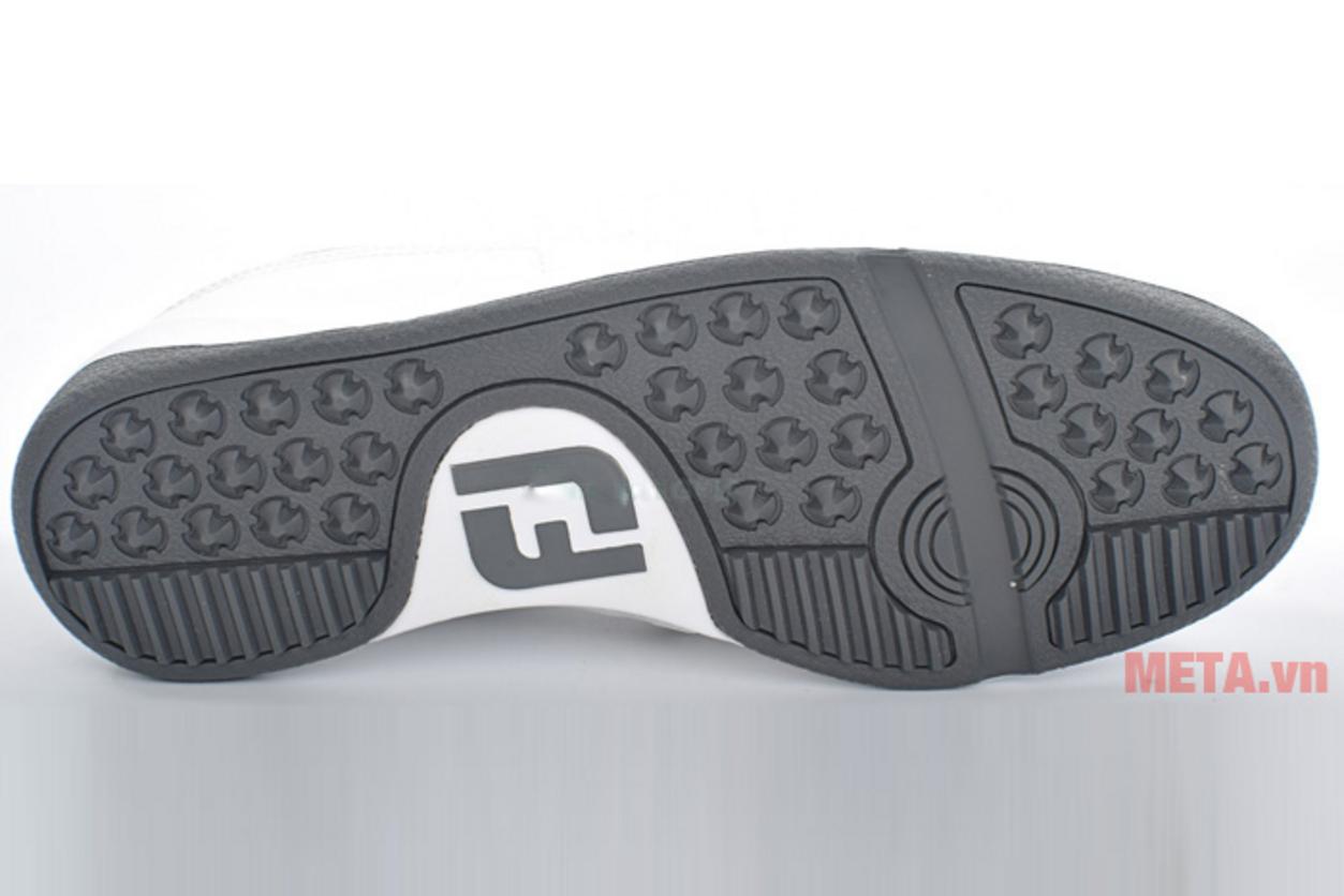 Thân giày da và chất liệu tổng hợp giúp FootJoy giữ form đẹp, dễ vệ sinh.