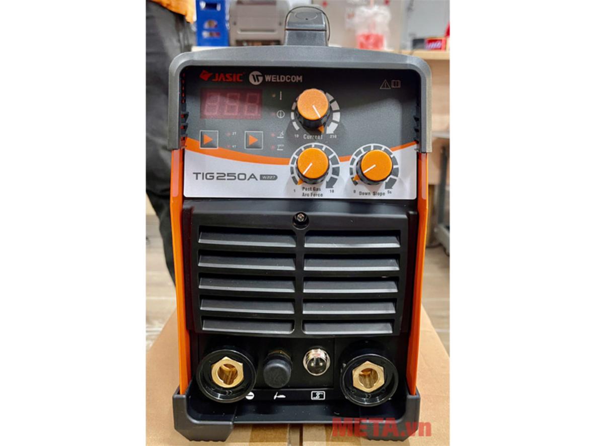 Chế độ 2T/4T và trễ khí 1–10 giây giúp thao tác hàn dài đỡ mỏi tay.