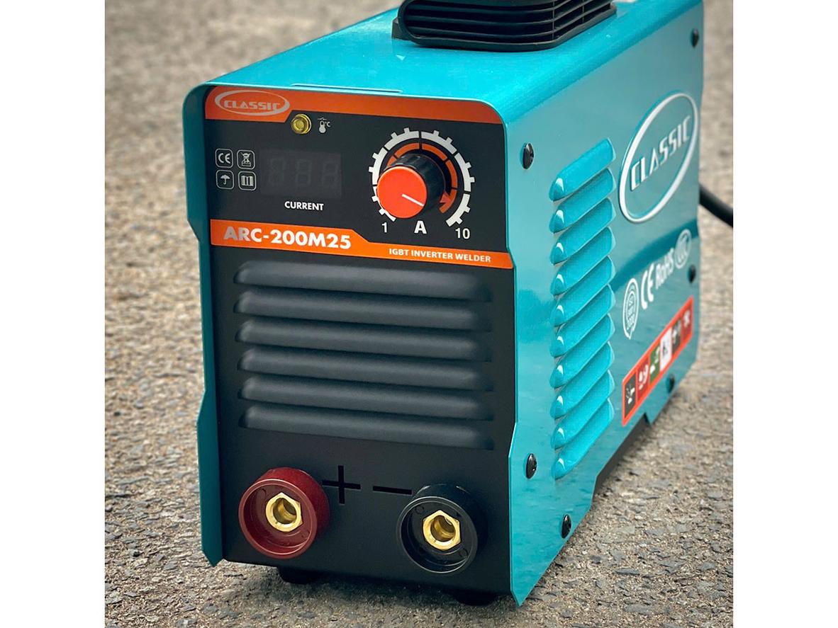 Thiết kế mini giúp máy dễ mang theo khi làm việc lưu động.