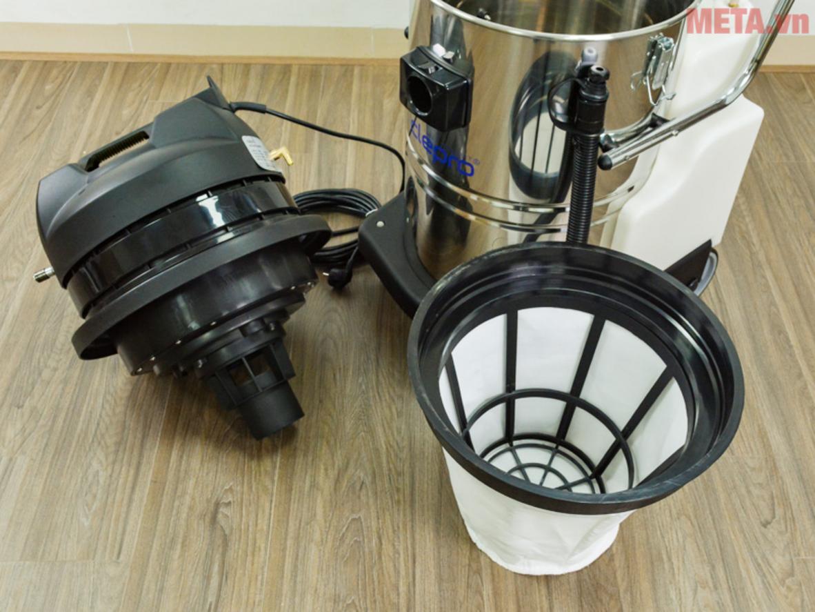 Thùng inox 60 lít và bình hóa chất 20 lít giúp làm việc liên tục hơn.