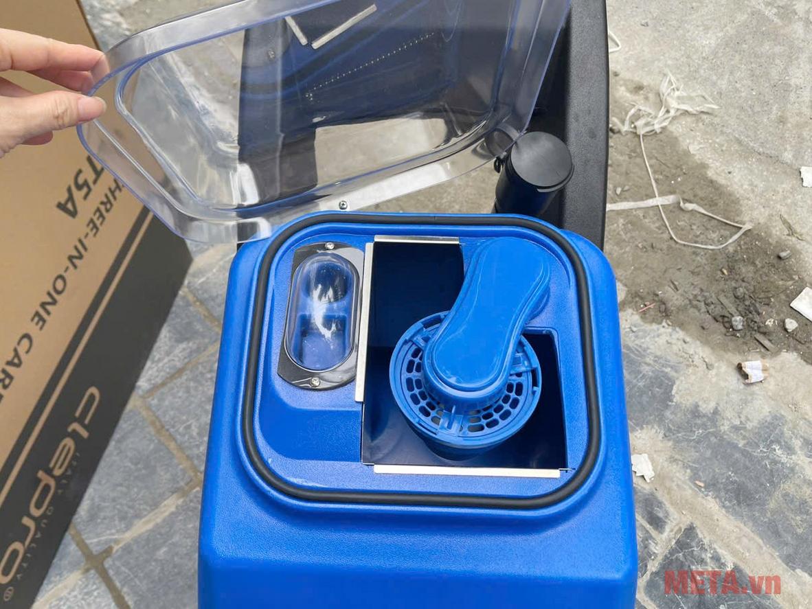 Hai thùng 35L tách biệt giúp máy vận hành liên tục và hiệu quả hơn.