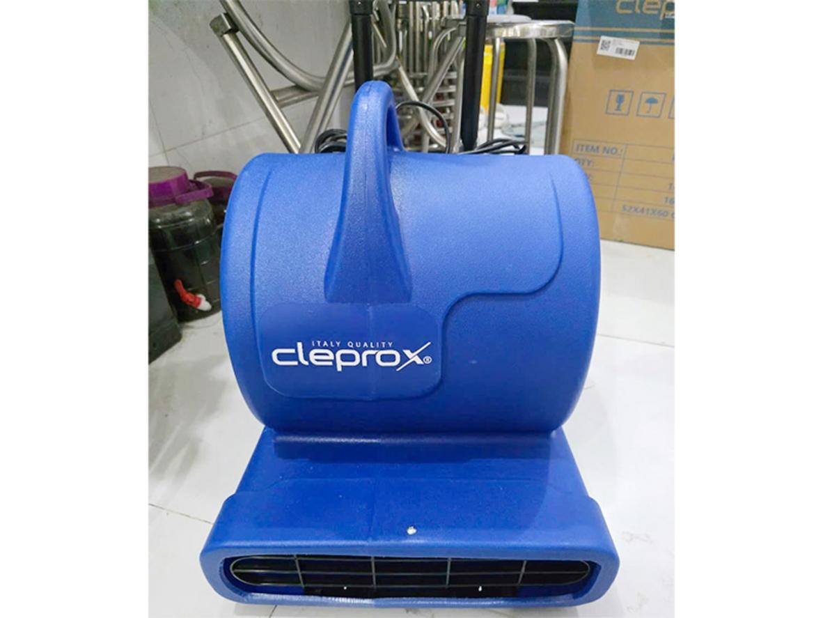 Công suất 1.000W và lưu lượng khí 180 m3/phút giúp làm khô sàn/thảm nhanh hơn.