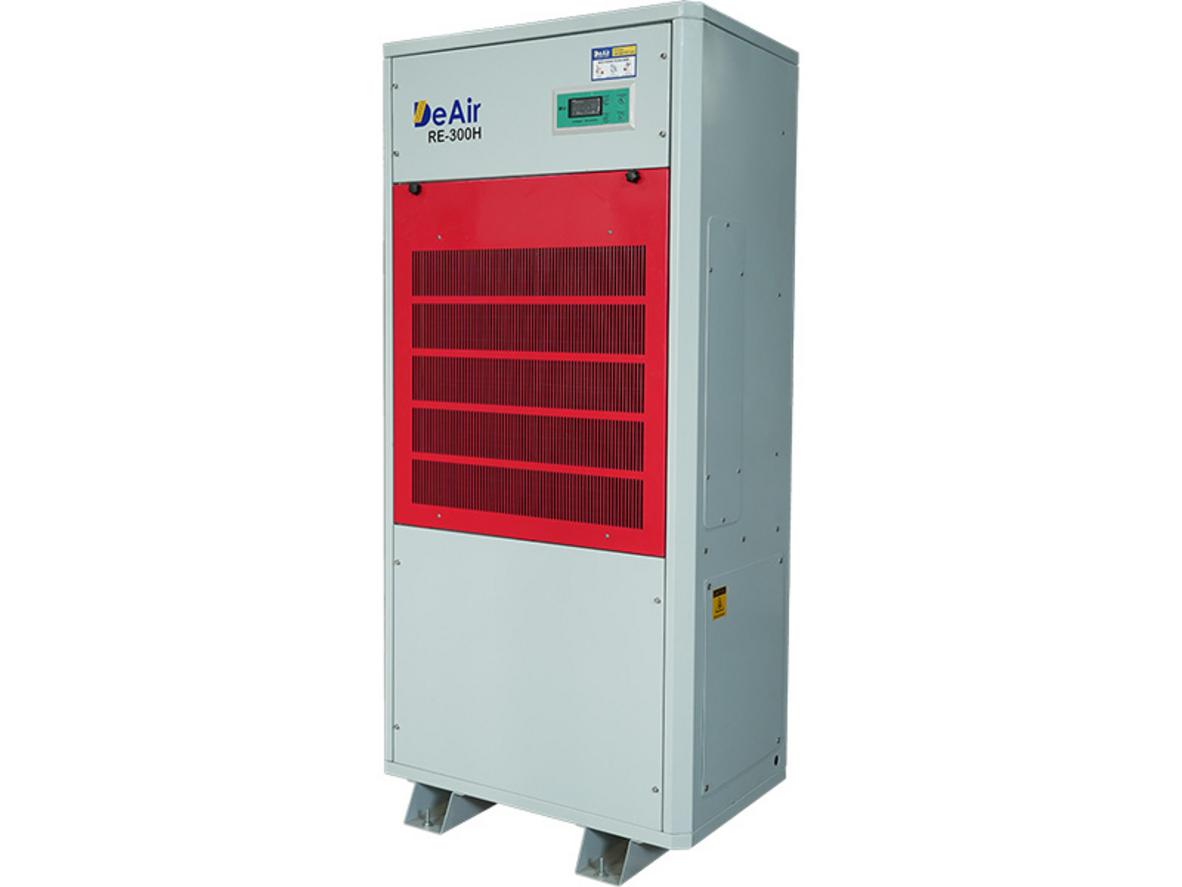 Công suất 300 lít/ngày và lưu lượng gió 3.000 m³/h cho khả năng xử lý ẩm nhanh.