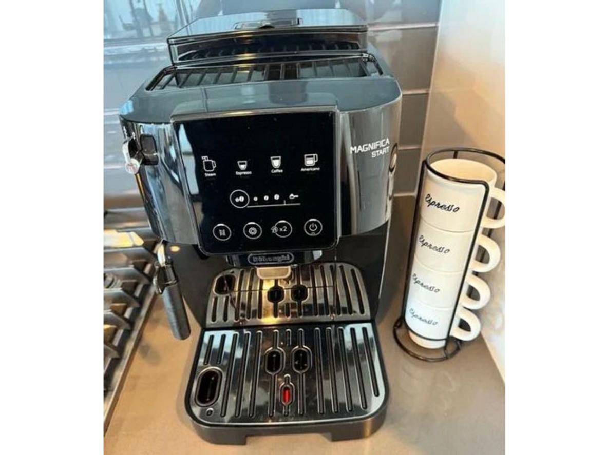 Vòi đánh sữa thủ công hỗ trợ cappuccino và cà phê sữa.