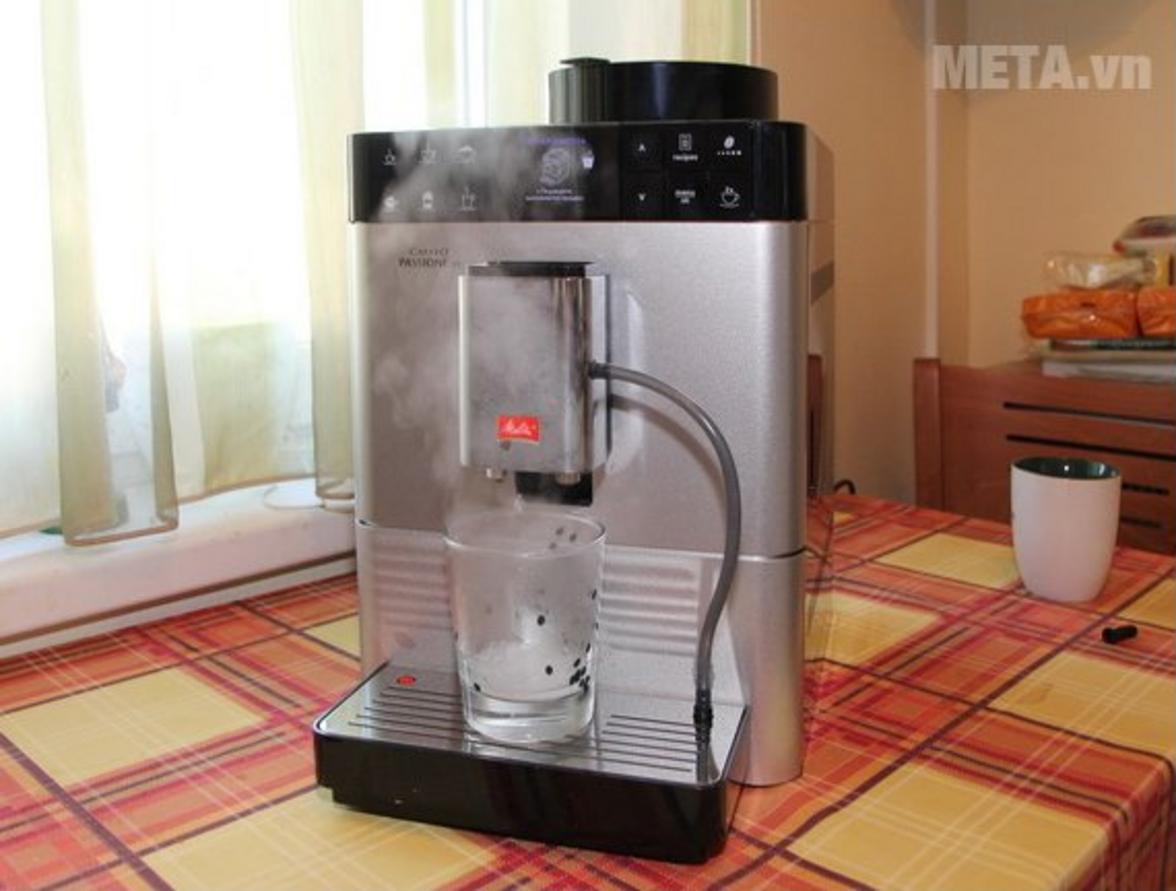 Double Cup và màn hình TFT giúp thao tác nhanh, dễ dùng.
