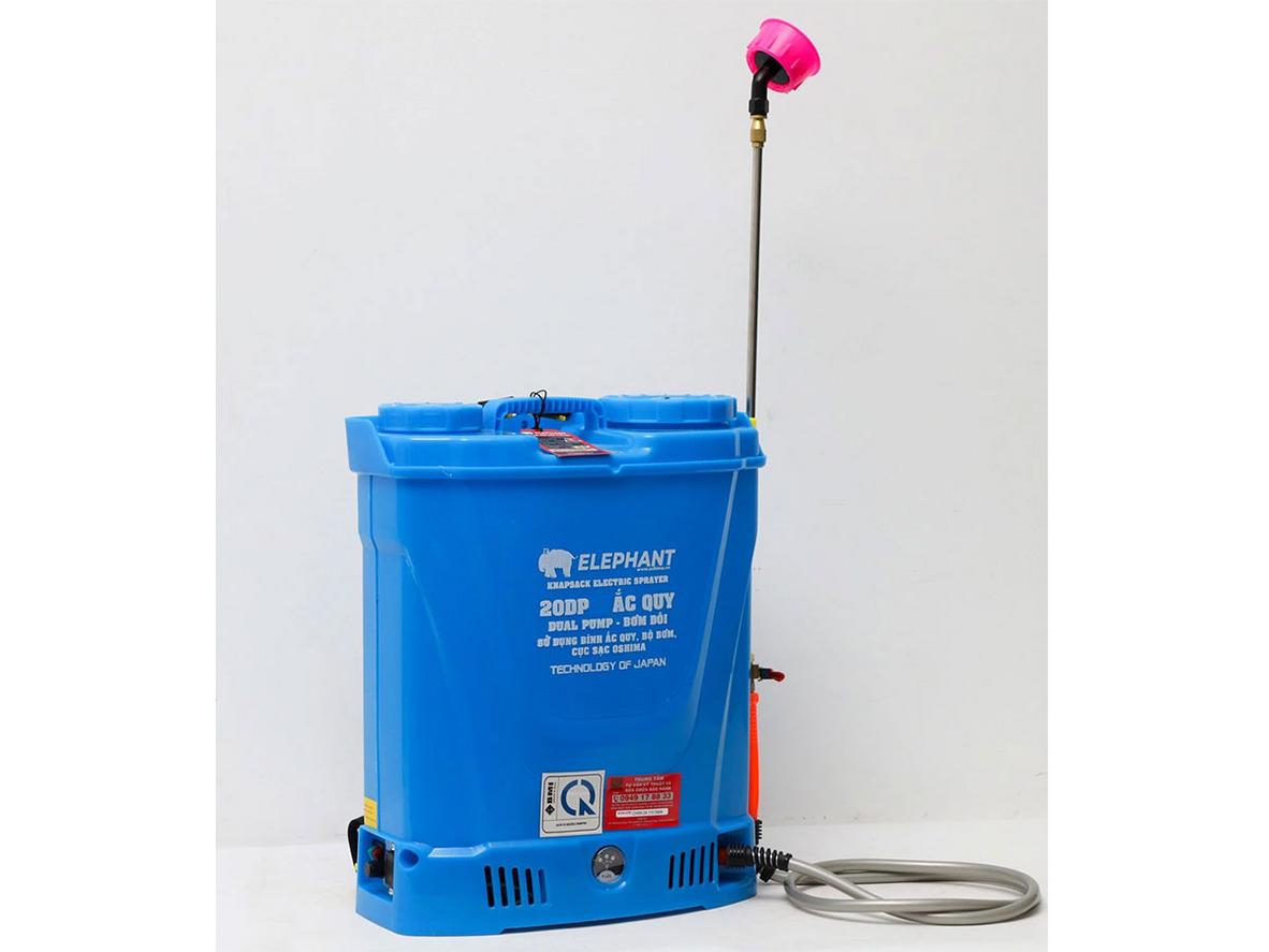 Elephant 20DP nổi bật với bình 20 lít và ắc quy 12V/12Ah.