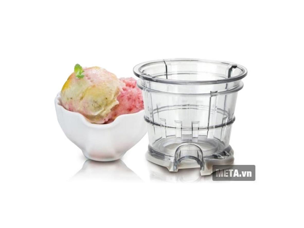 Ống tiếp nguyên liệu 7,5cm giúp ép nguyên trái tiện hơn.