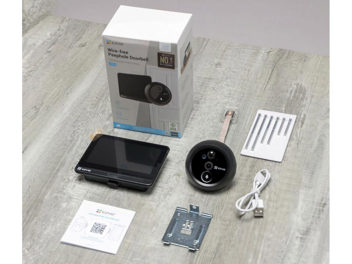 Camera 1080P góc rộng 155° giúp quan sát trước cửa tốt hơn.